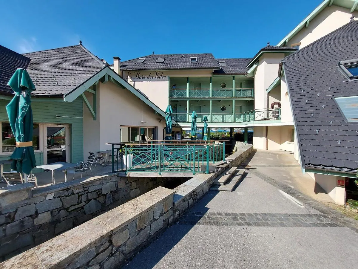 Situation exceptionnelle pour ce cosy studio avec terrasse SUR LAC, dans résidence avec PLAGE et ponton PRIVEE Duingt 0*,  France